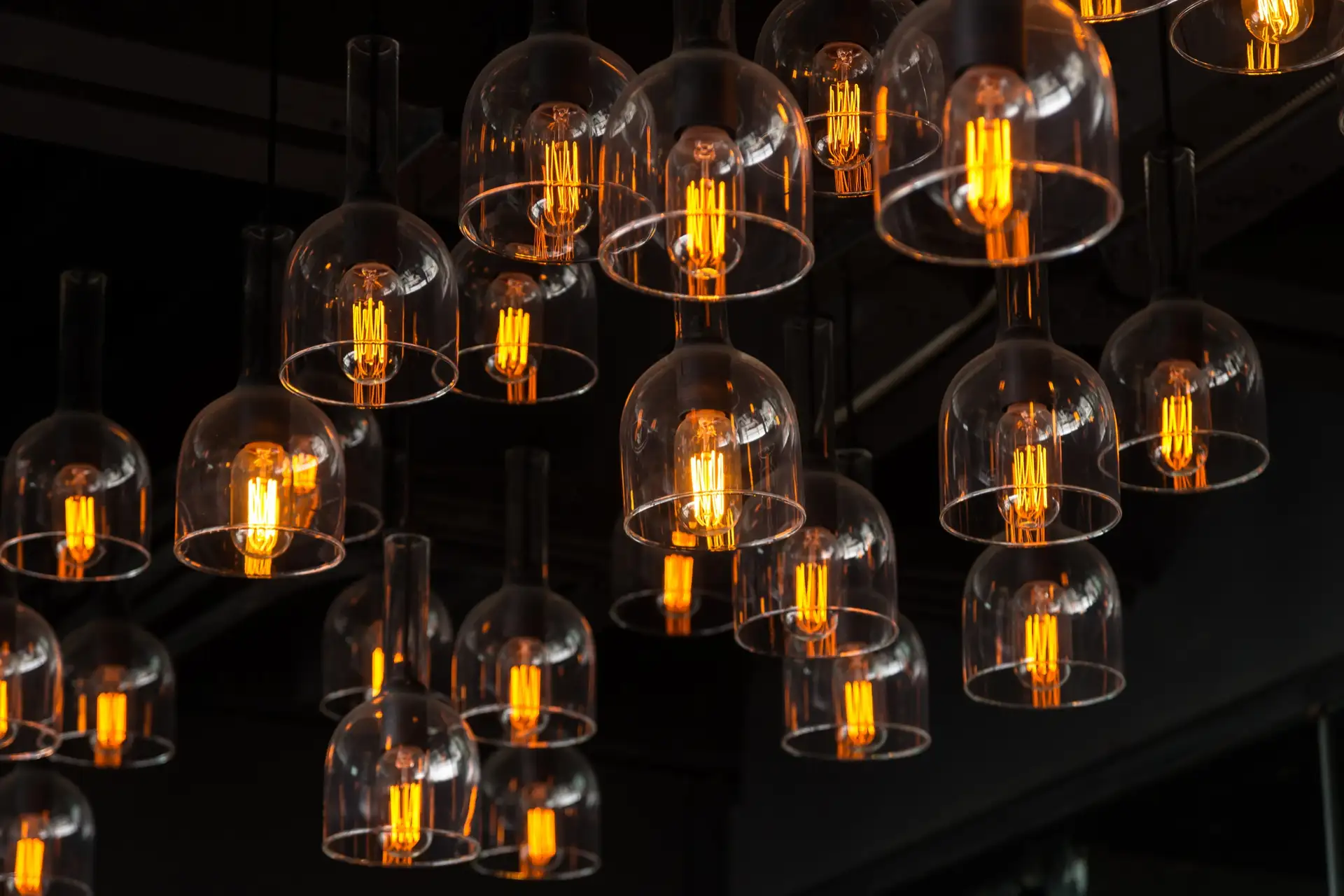 Leuch­ten­pro­duk­ti­on mit&nbsp;kla­rem&nbsp;Fokus&nbsp;auf B2B Licht­kon­zep­te